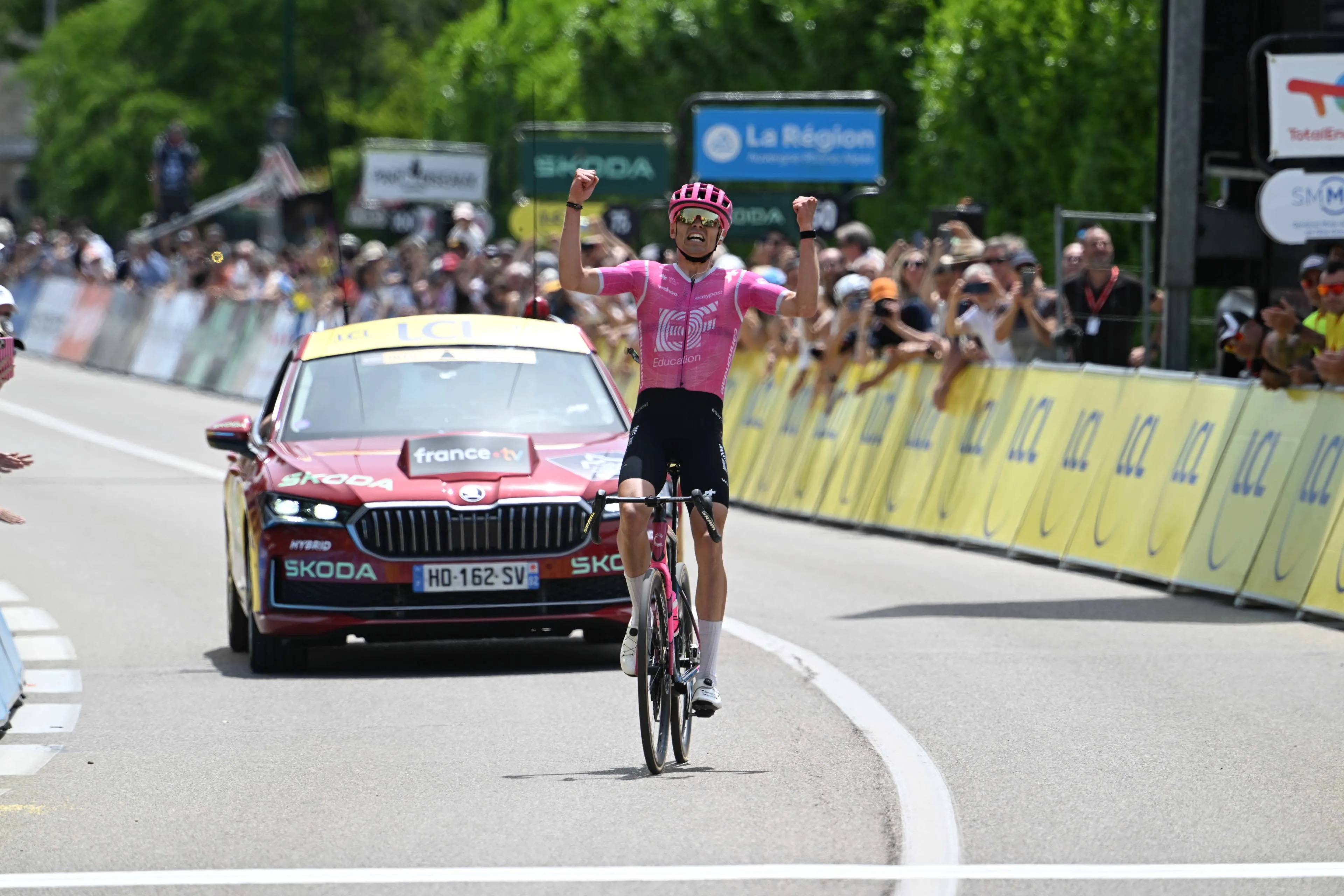 Tour Auvergne-Rhône-Alpes favourites caught out by super strong Alex Baudin on stage 1