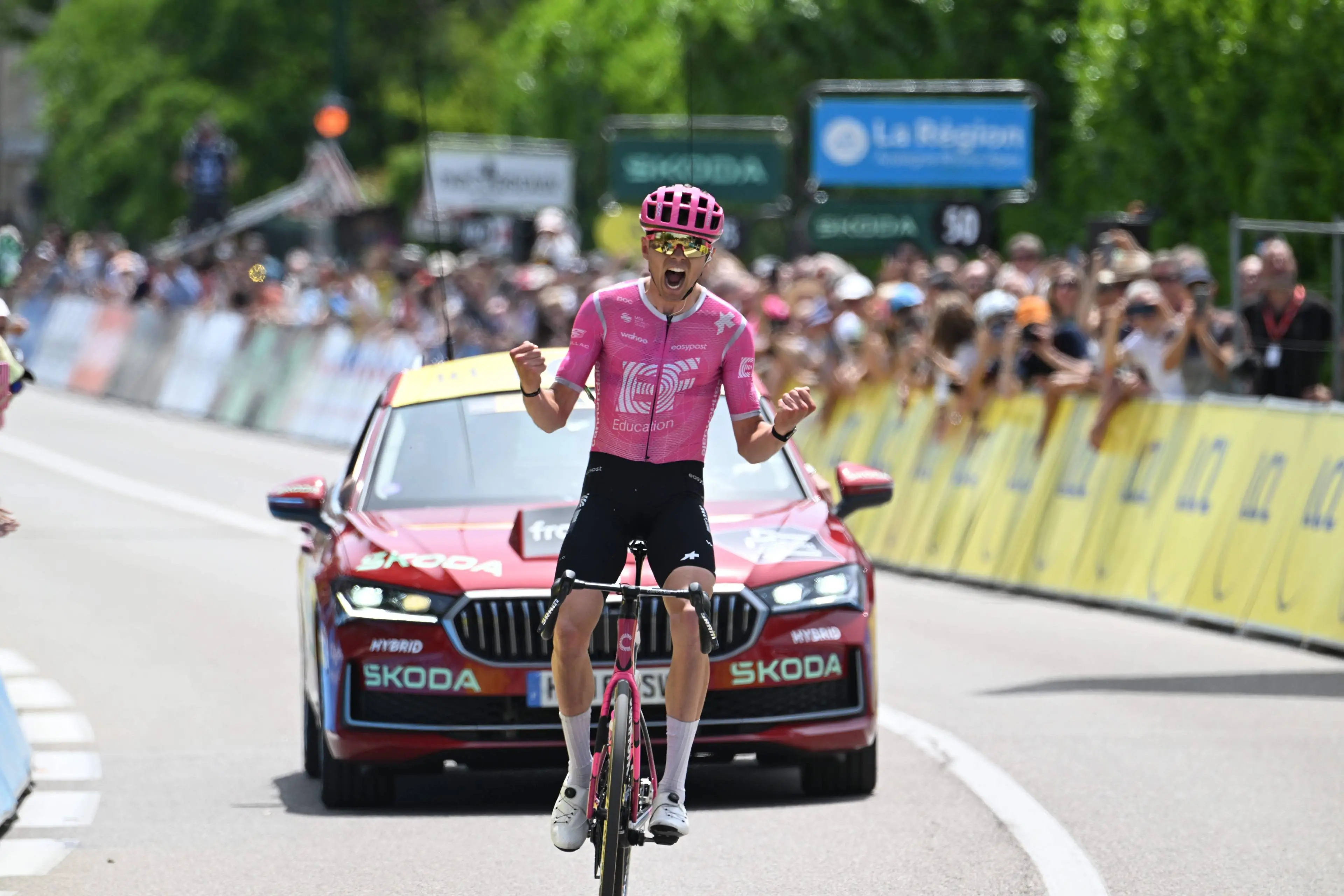 LIVE 2026 Tour de France stage 3 | After an intense hour of attacks, a strong break finally gets away