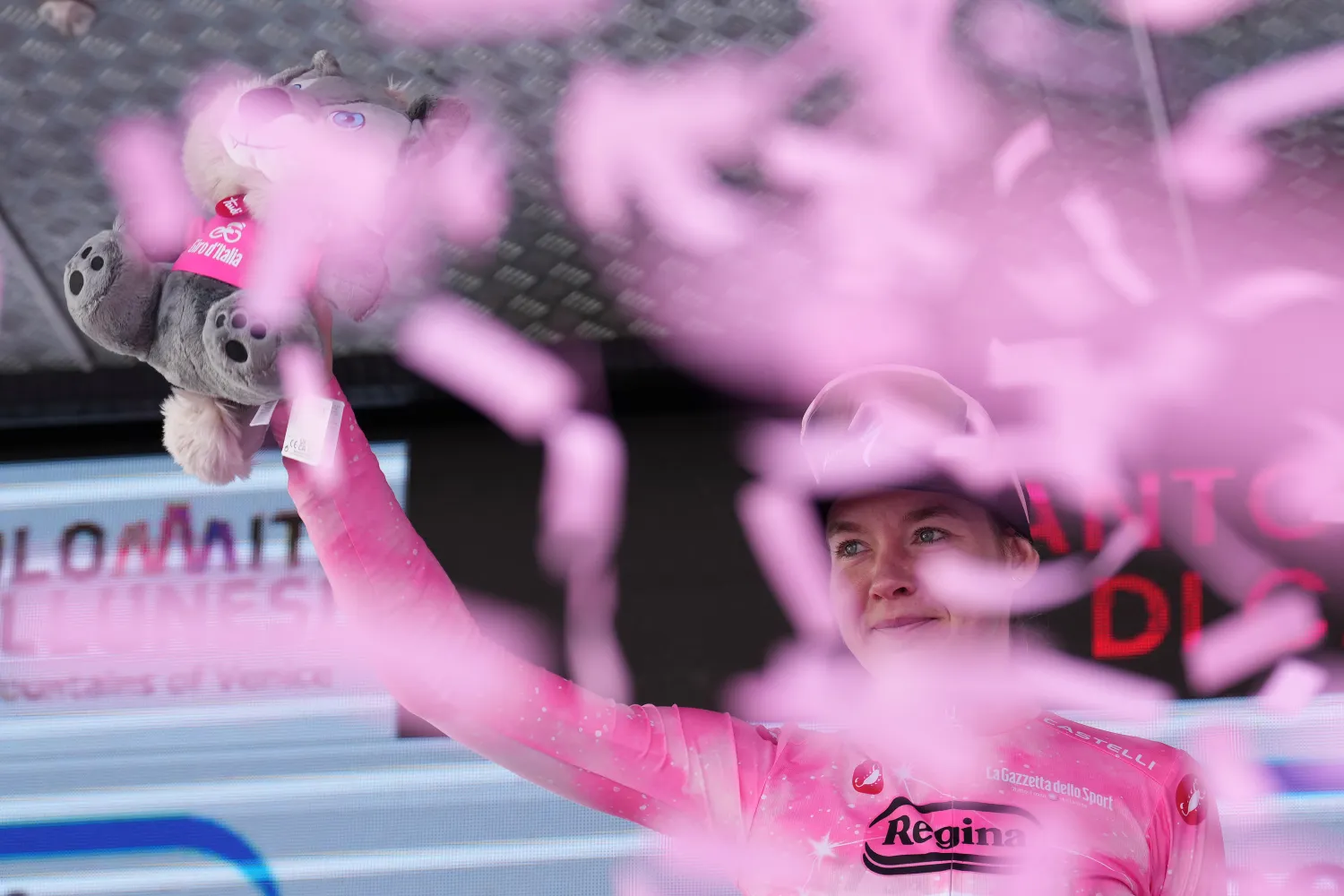 ‘In that respect, being older has its advantages,’ laughs pink jersey Anna van der Breggen