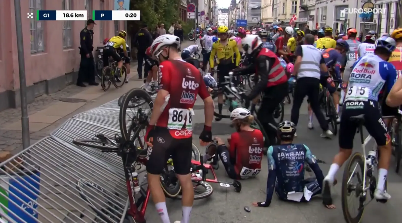 Nasty crash into barriers in Copenhagen: Visma | LaB, Merlier and more issue updates after fall