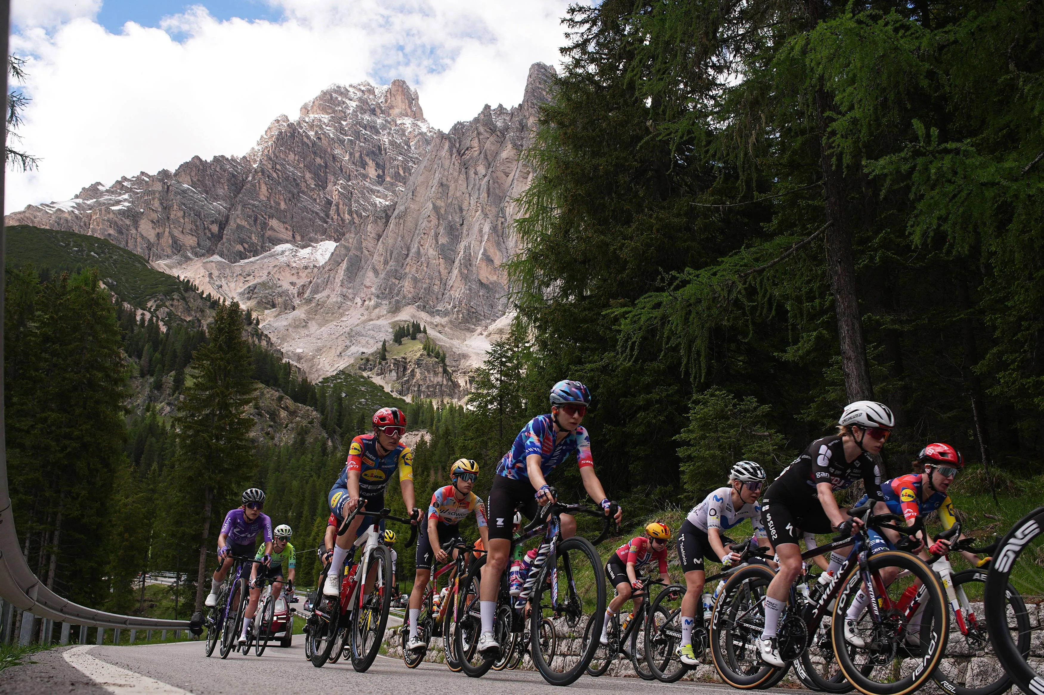 Giro d'Italia Women 2026 Preview | Gery edges the peloton after descent breakaway