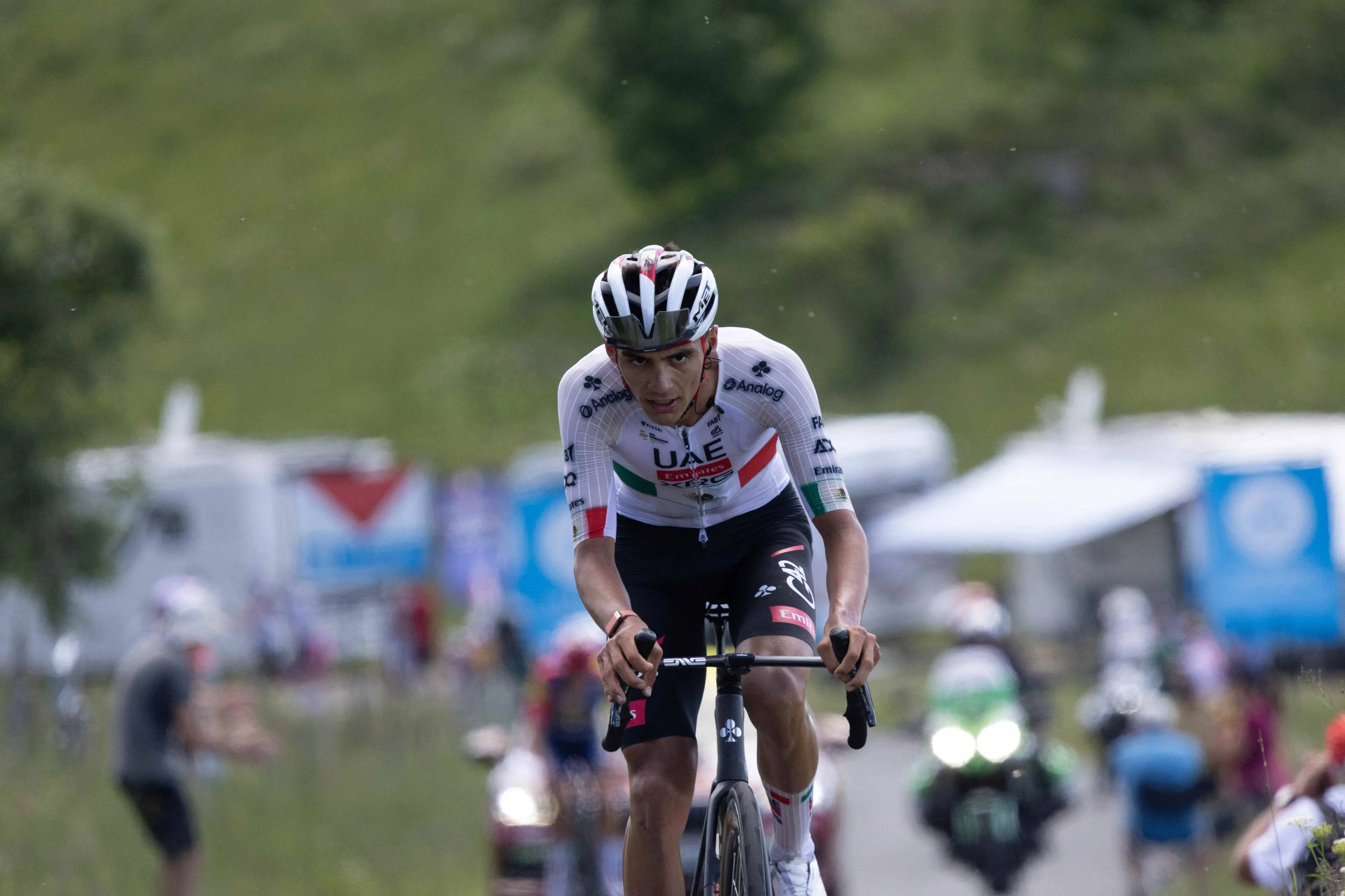 Seixas teammate criticizes peloton after crash, but Del Toro sees bigger issue: “It is insane”
