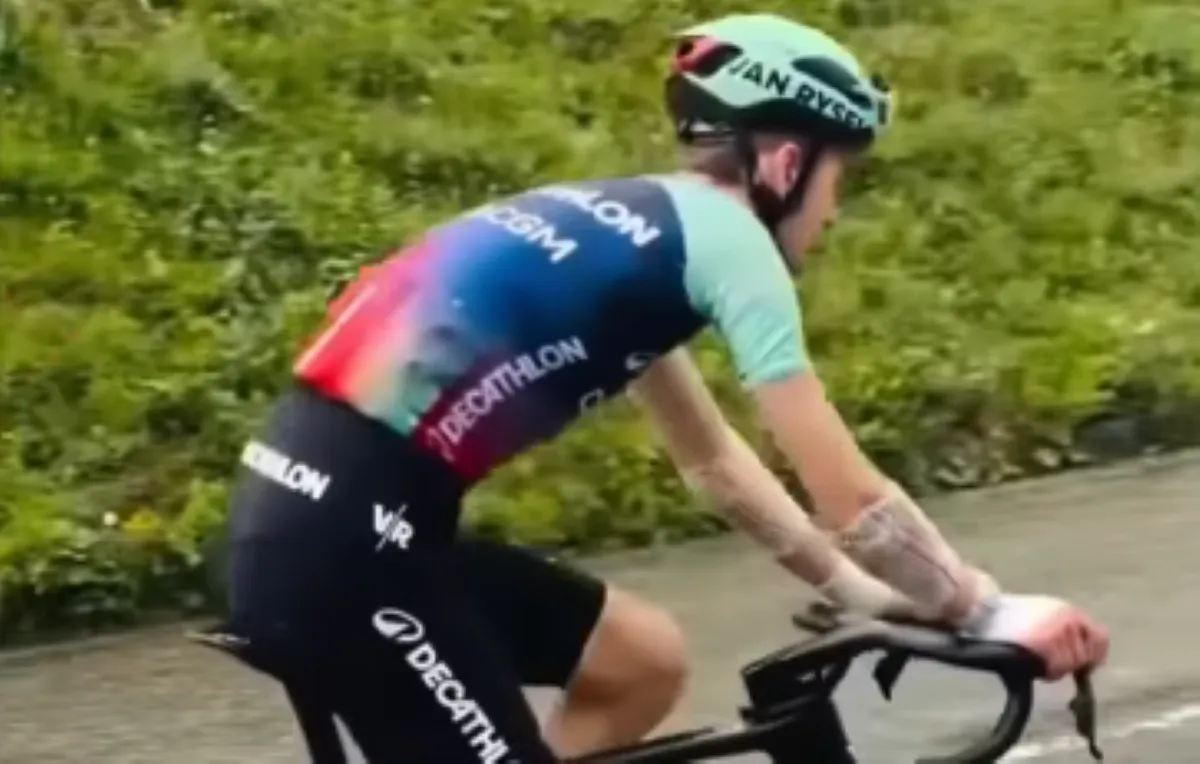 🎥 Showing signs of Dauphiné crash, Paul Seixas recons important Tour de France climbs