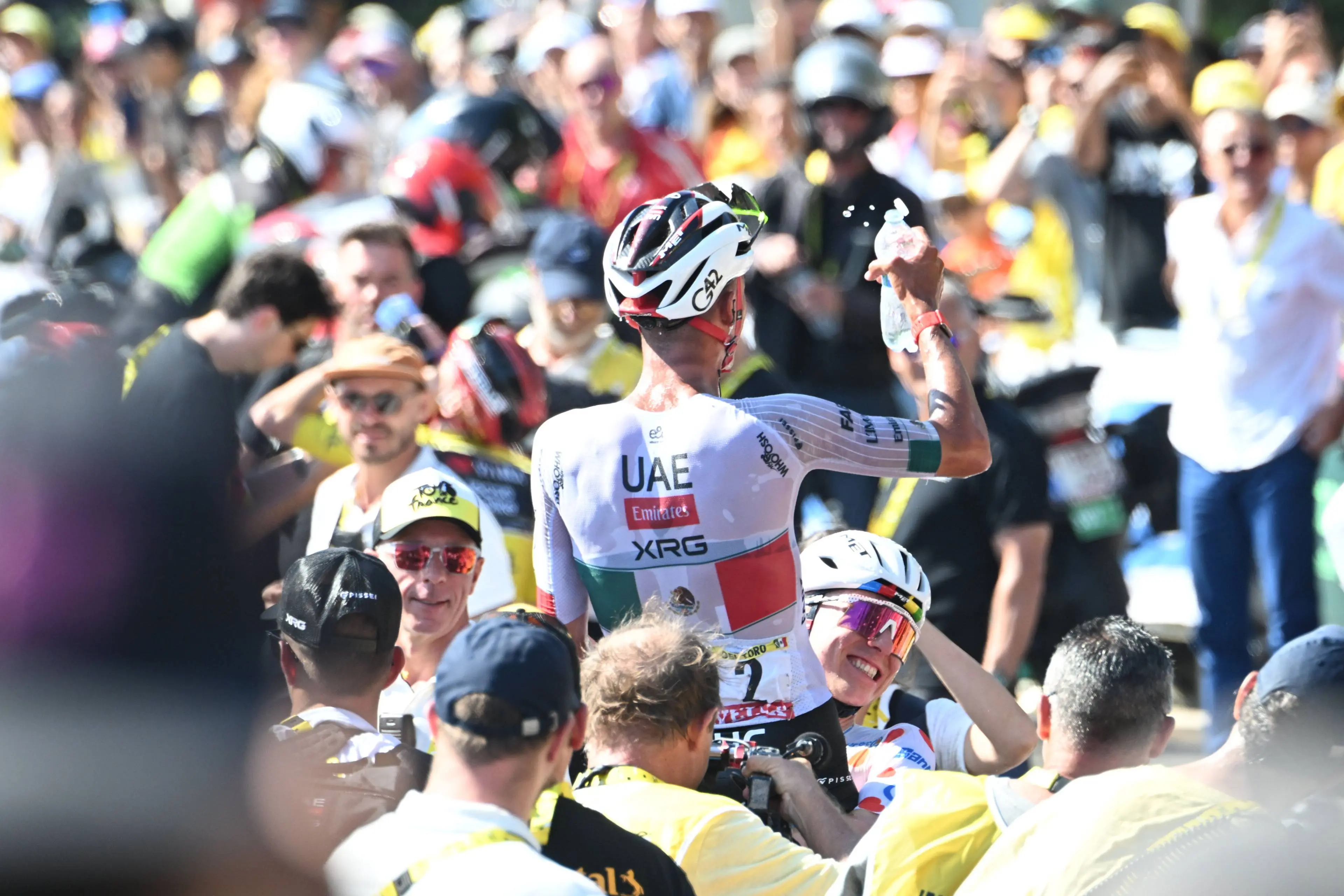 🎥 Tadej Pogacar lets loose at the team bus after Del Toro's first Tour de France victory