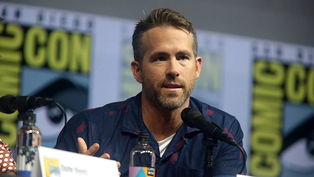 2560px ryan reynolds 43744884102f1687775632