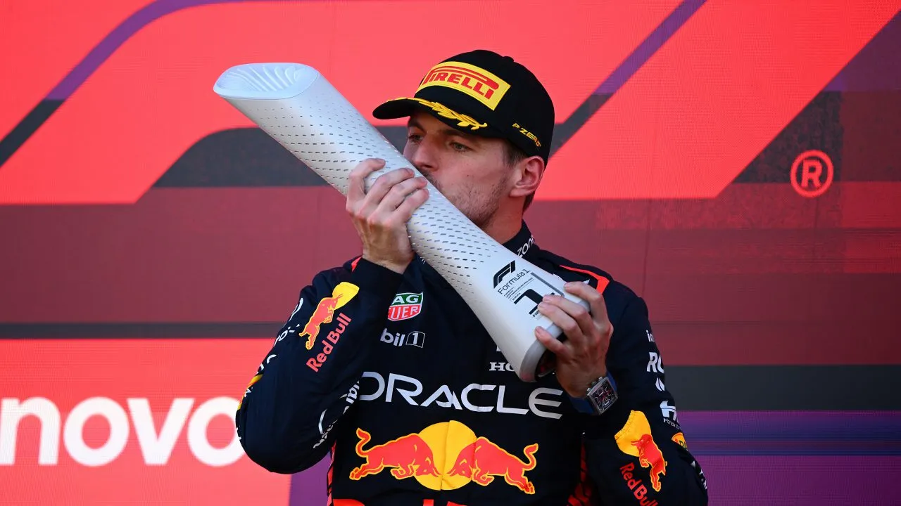 max verstappen gp japan 2023 trofeef1696410225