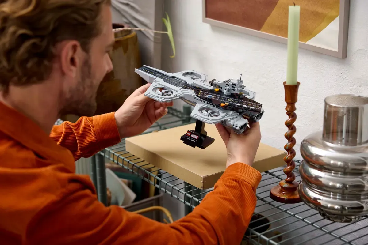 lego marvel avengers helicarrier