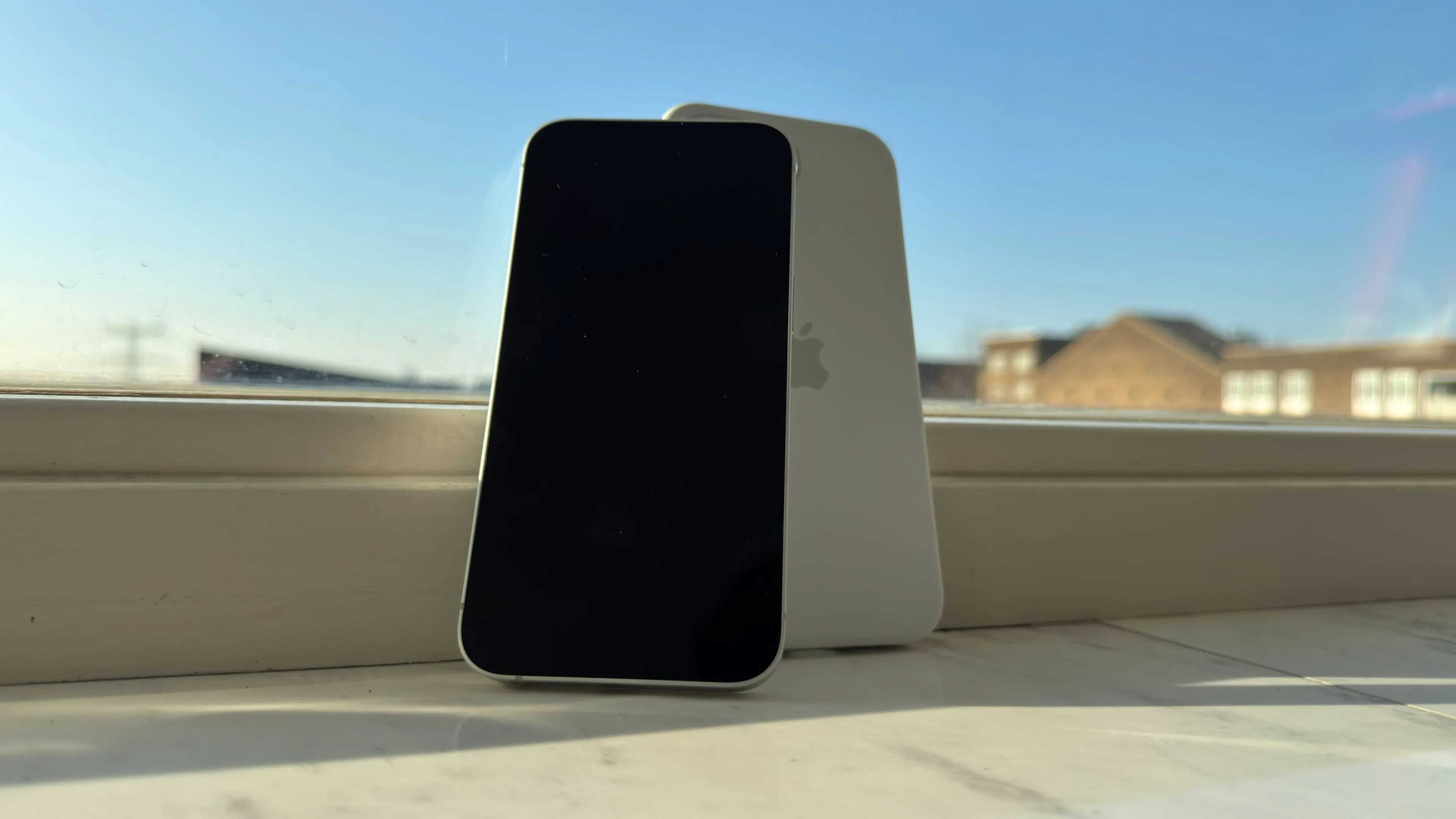 iphone 16e review