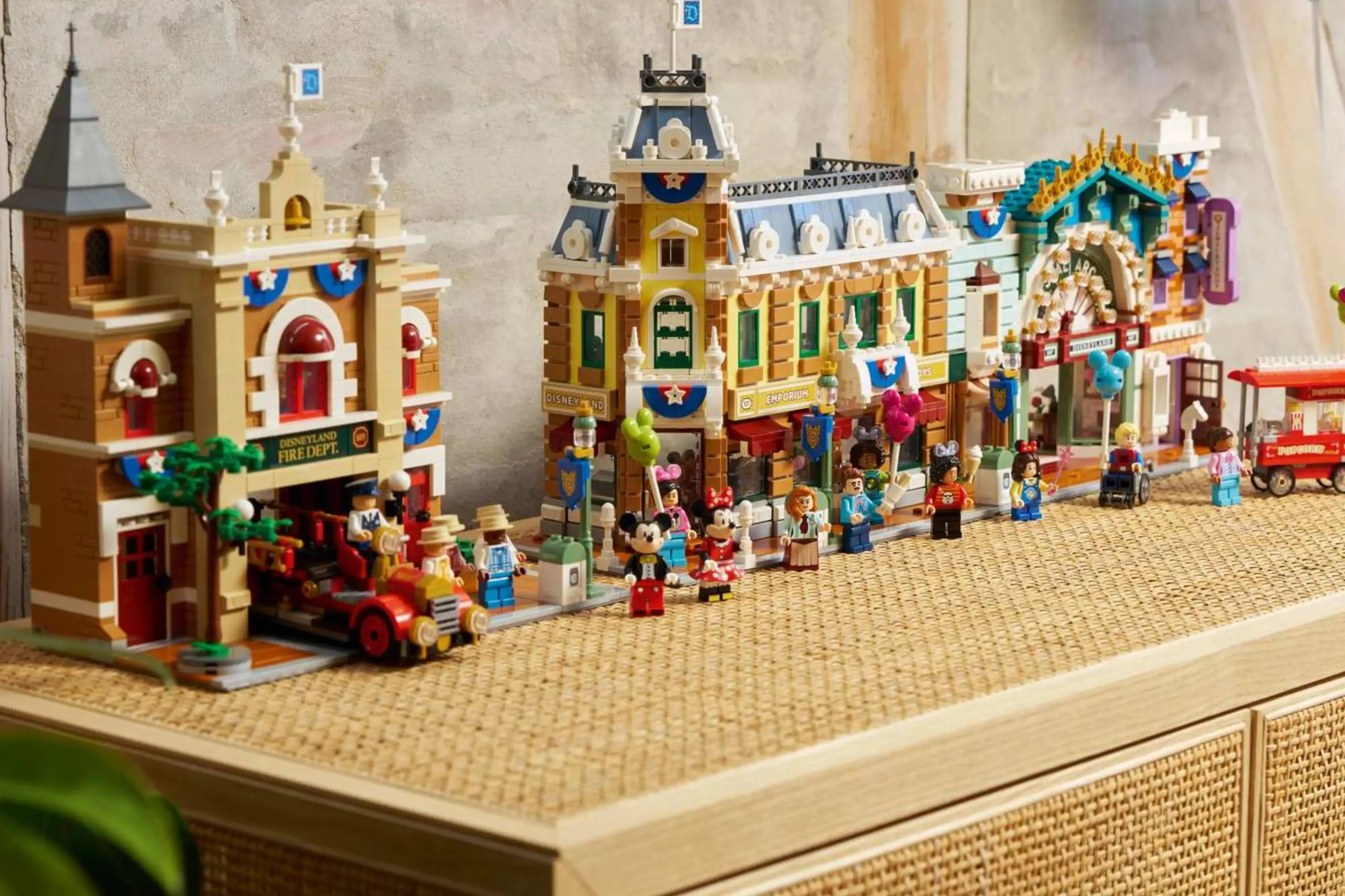 Update - LEGO bouwt Disneys Main Street USA na en bouwt er een grote set van