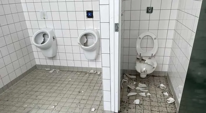 006315_vandalisme_toilet_1-zwaansmeer-2025_september