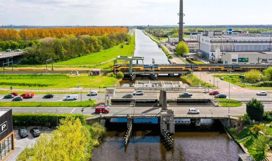 artikel 2_dronefoto van brug a en b (1)