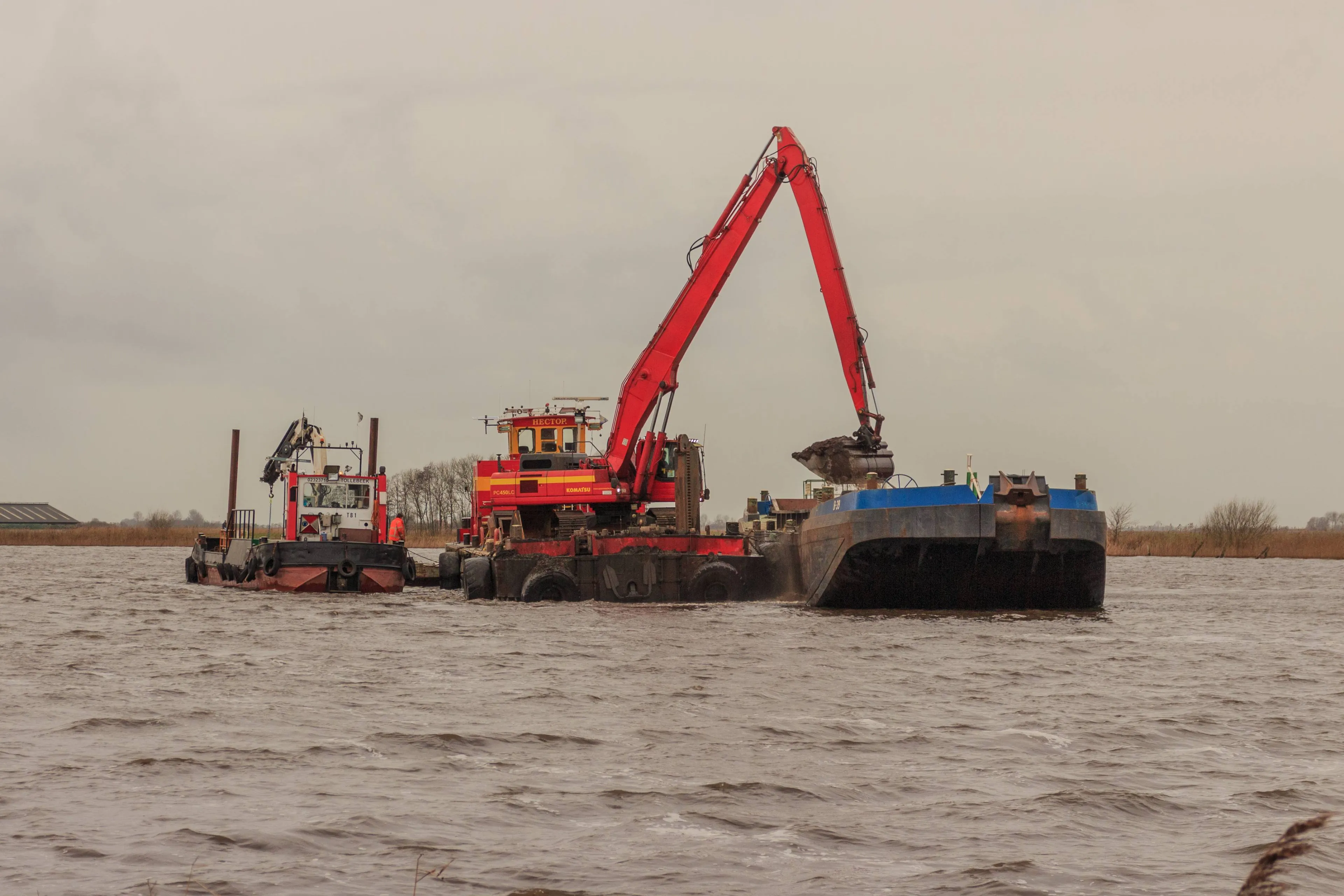 Uitbaggeren_Langweerderwielen_vanaf_Motorvrachtschip_Hector_uit_lelystad_16