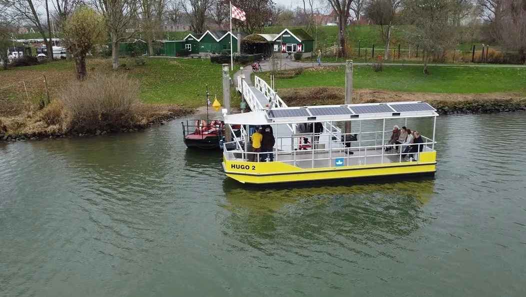 Nieuw elektrisch veer Hugo 2 feestelijk in gebruik genomen bij Boven ’t Gat