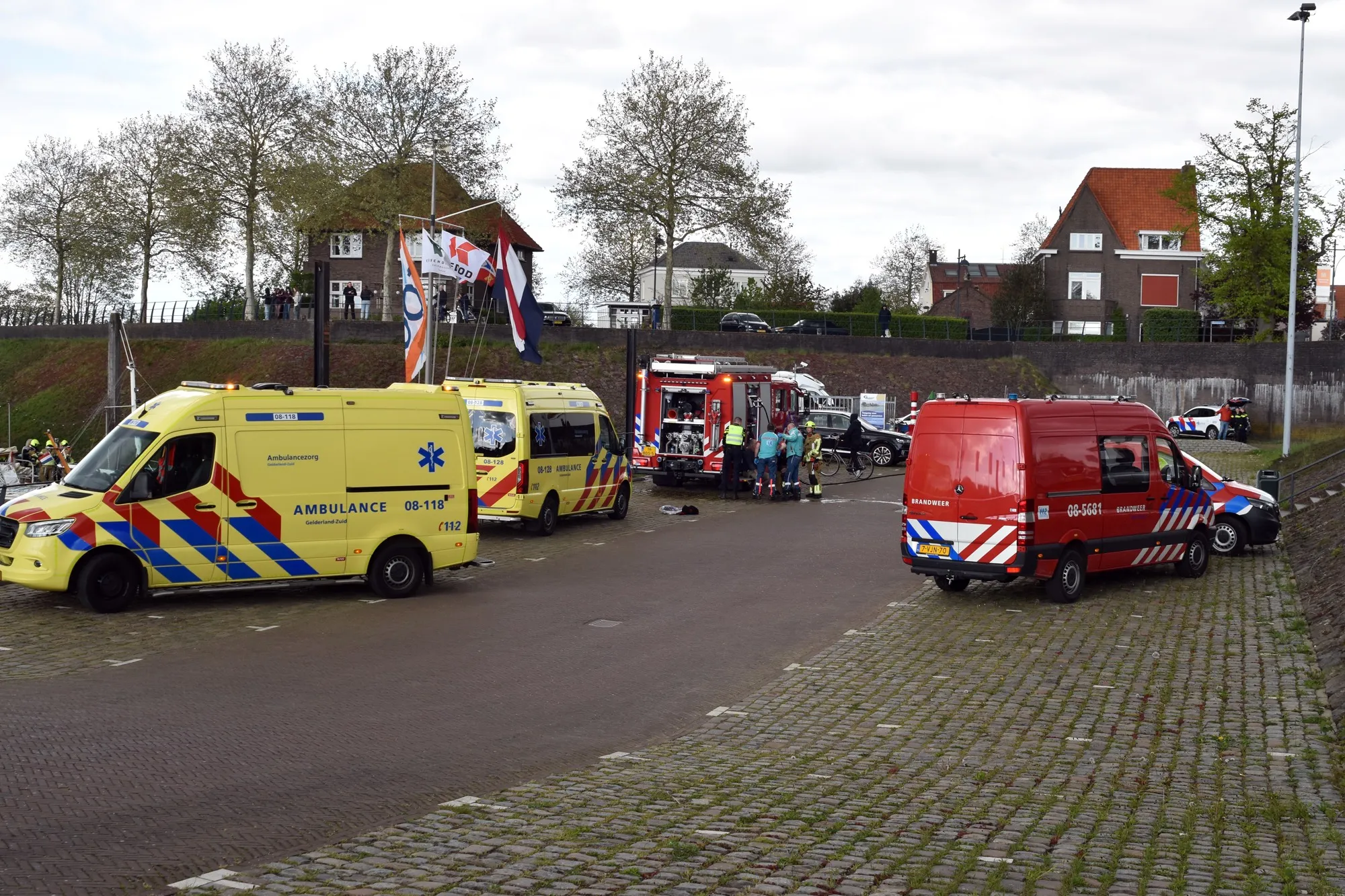 Twee gewonden bij explosie op plezierjacht in Zaltbommel