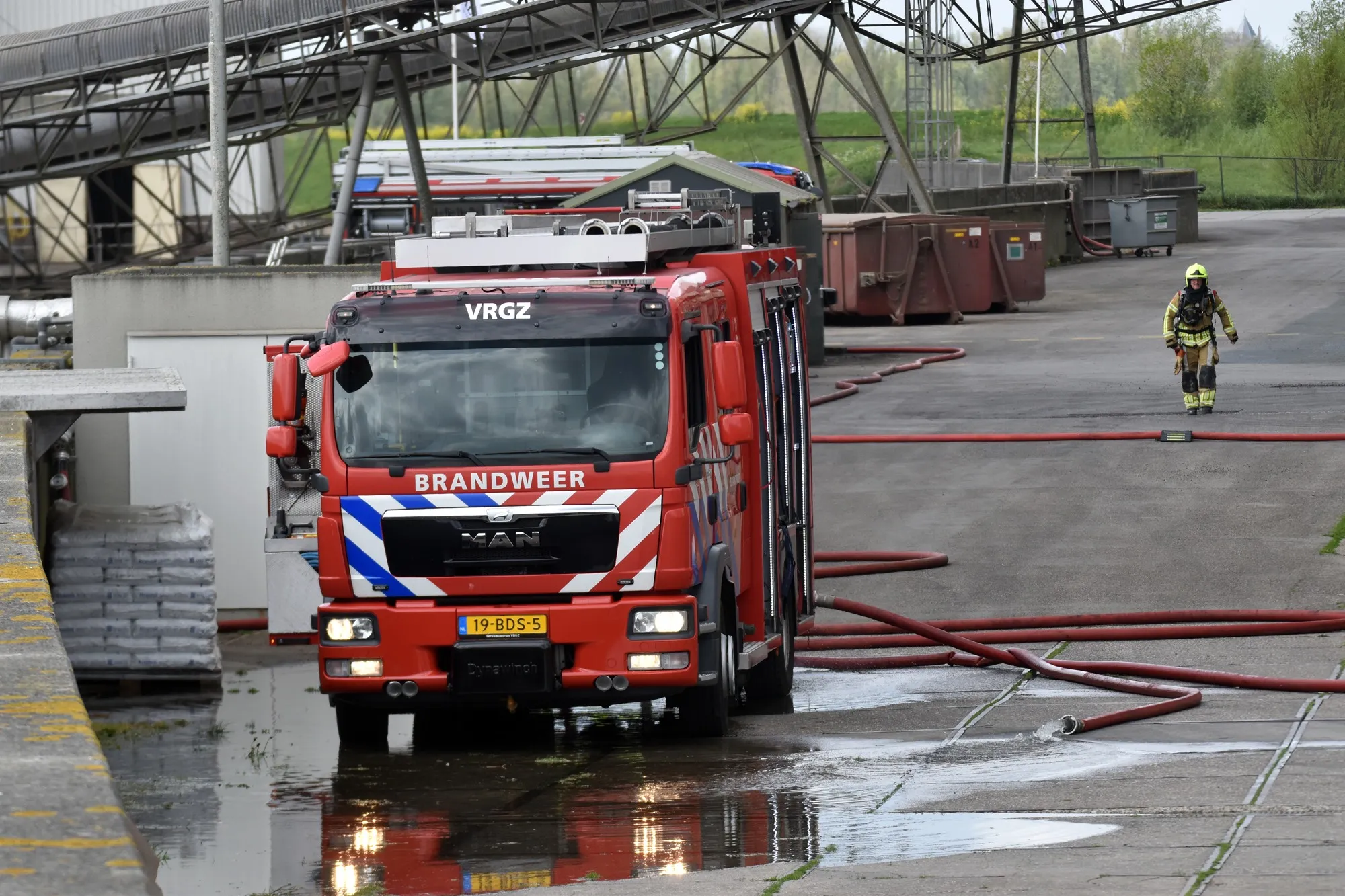 Brand in veevoederfabriek Covaco in Poederoijen snel onder controle