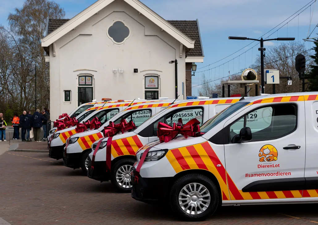 Nieuwe dierenambulance voor Dierenopvangtehuis Bommelerwaard