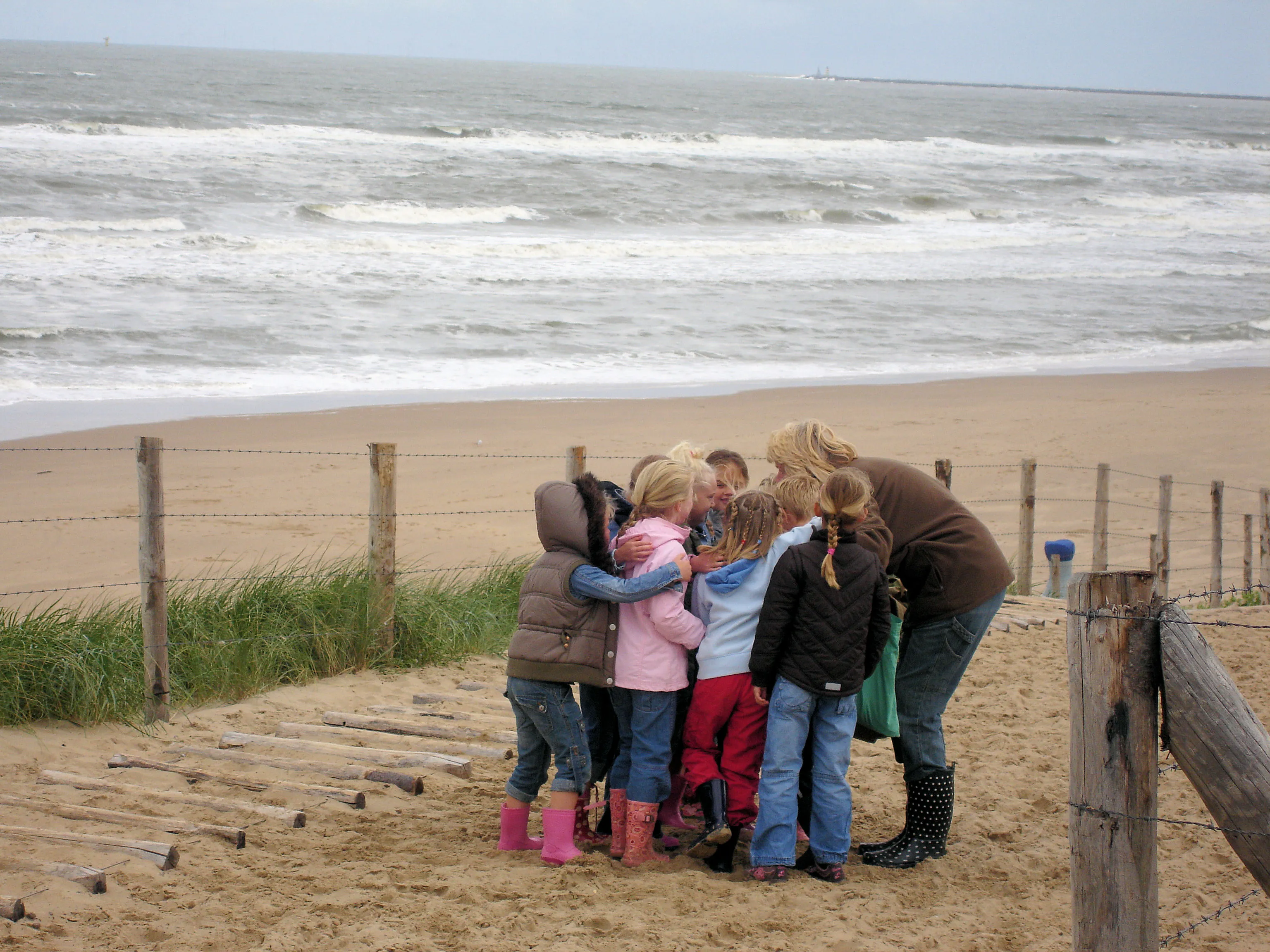 leslokaal in de natuur schoolgids op excursie met kinderen ivn