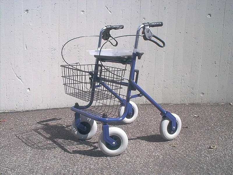 rollator wikipedia bestrossi cc0 public domain