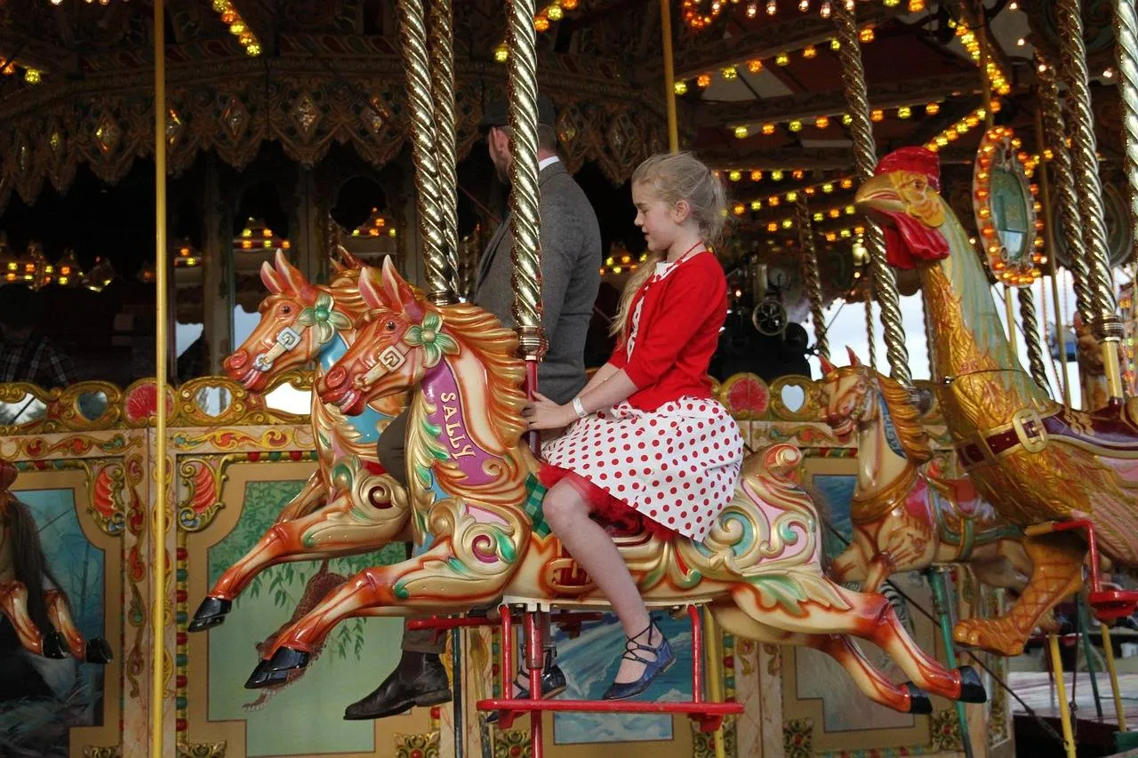 Kermis Carrousel (© Monica Volpin via Pixabay)