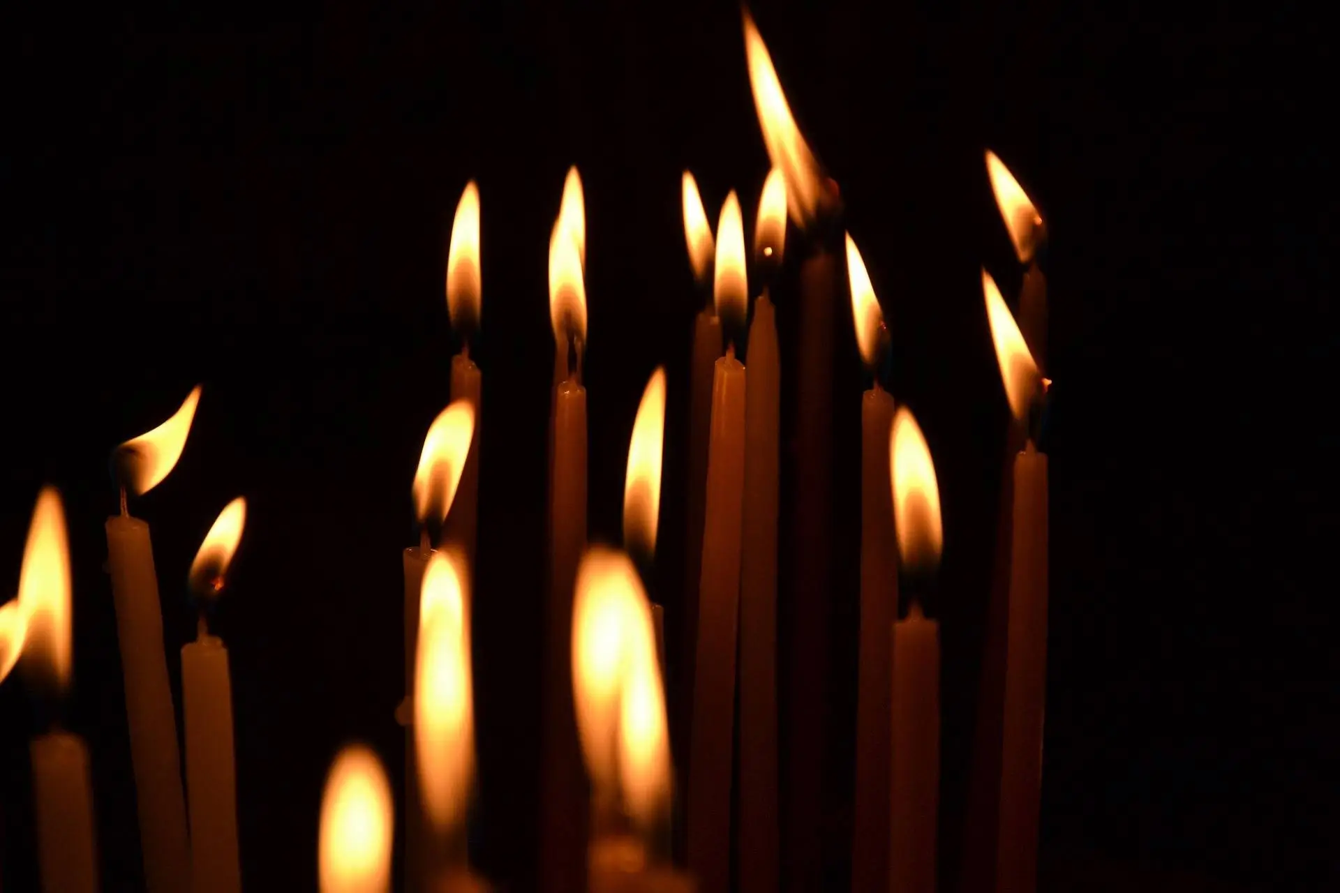 kaarsjesarjanneholsappel-candles-3730062_1920