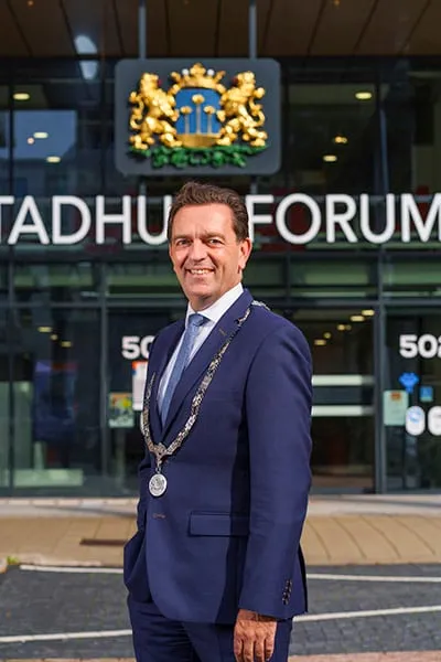 burgemeester michel bezuijen ambtsketting400x600