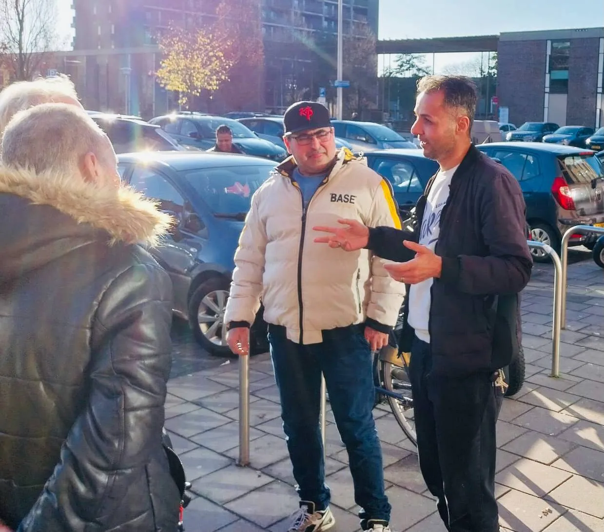 Leren buiten het lokaal zorgt voor bijzondere ontmoetingen in de wijk - foto Stichting Piëzo