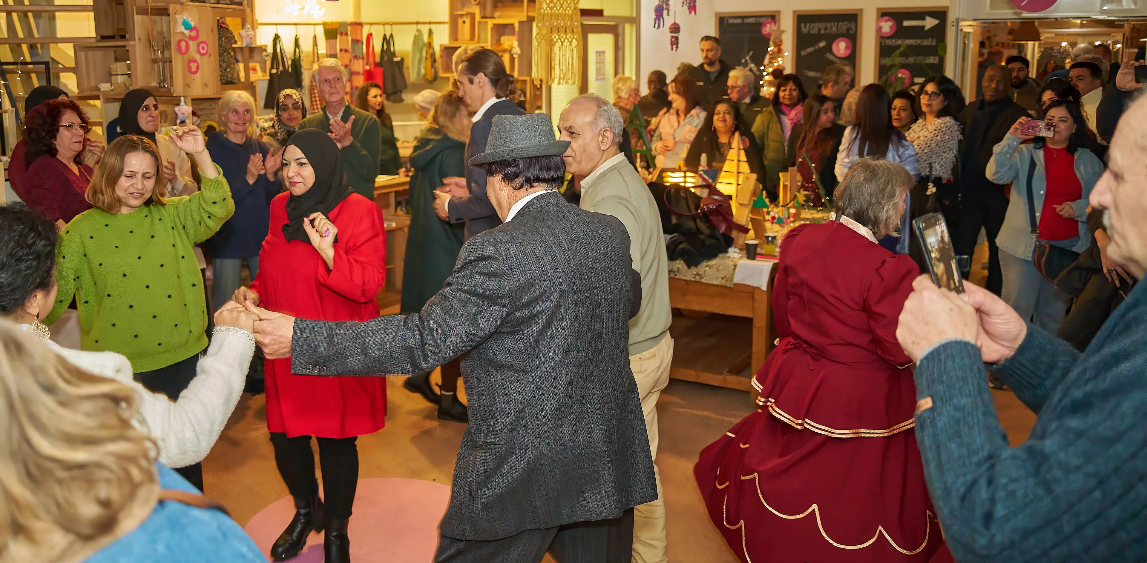 Vrijwilligers Piëzo in het zonnetje gezet tijdens drukbezochte bedankavond - fotograaf Leon Koppenol