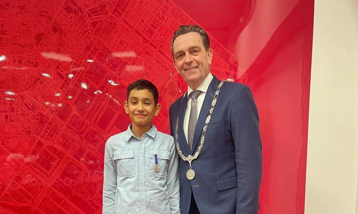 Steff Hoevers ontvangt jeugdlintje