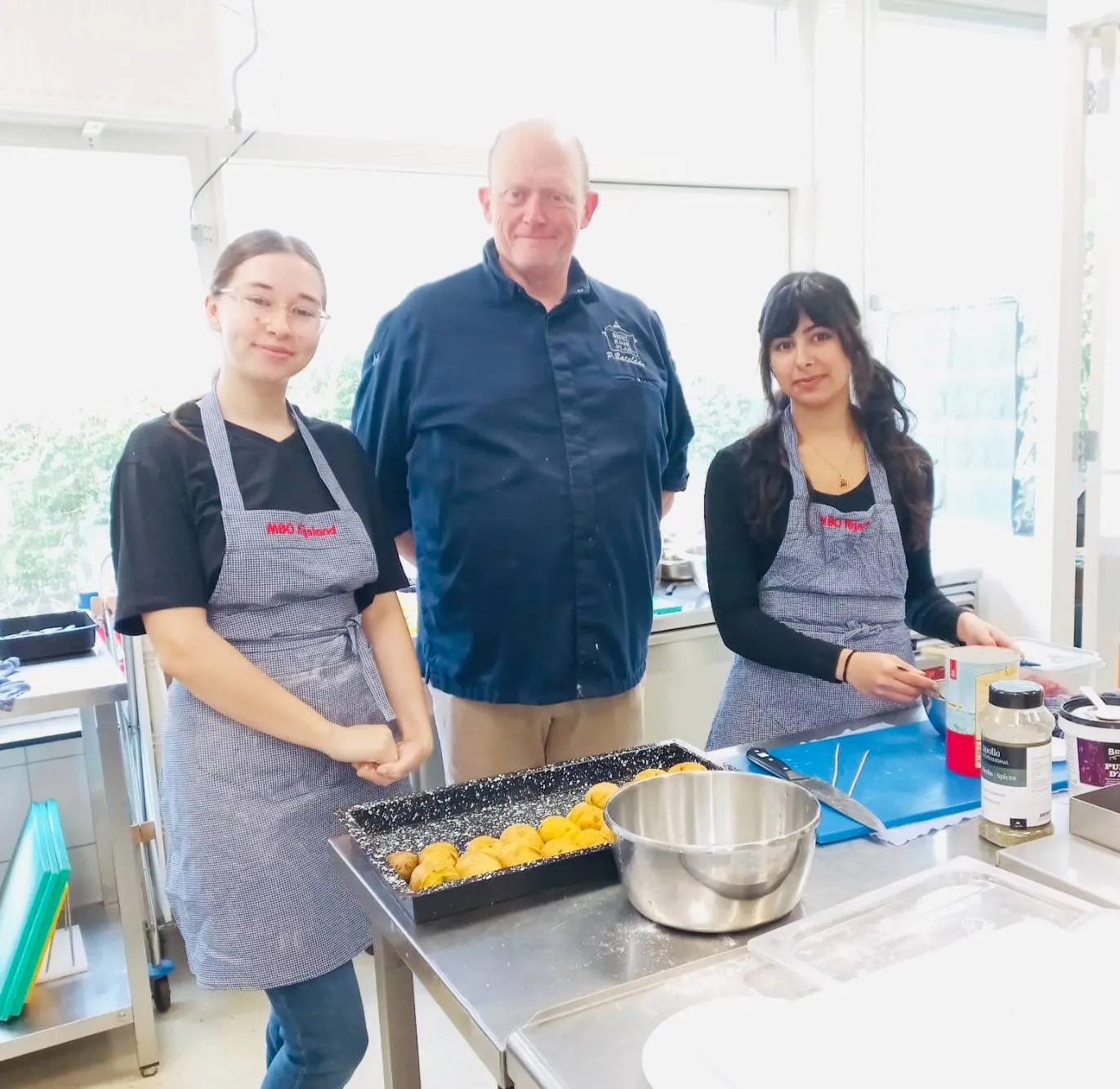 Tijdens NLdoet zullen jongeren een gevarieerde lunch verzorgen voor ouderen in de wijk Buuytenwegh - foto Stichting Piëzo
