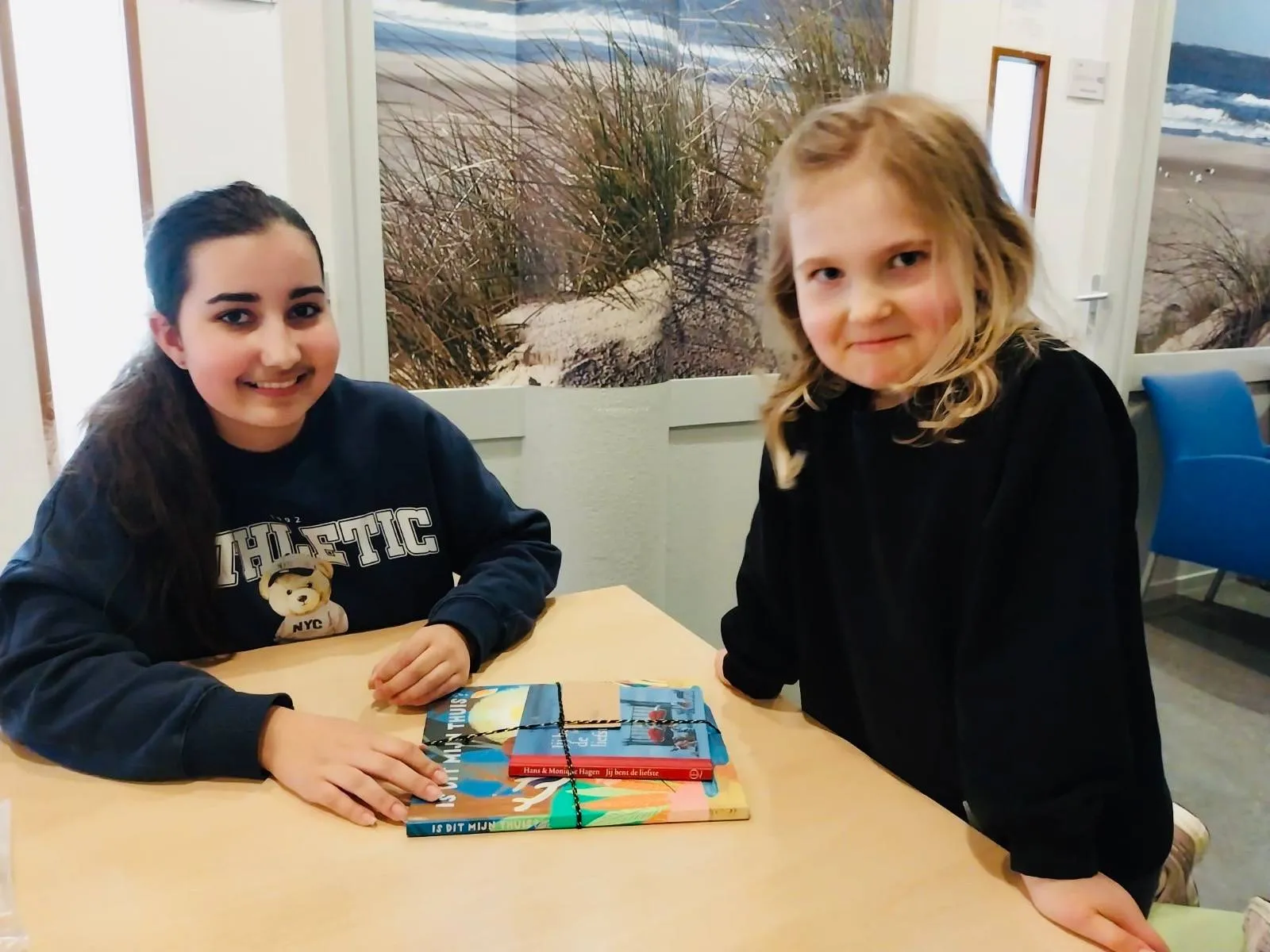 Boekenpakketjes voor kinderen van de VoorleesExpress Zoetermeer dankzij een donatie van Bol - foto Stichting Piëzo