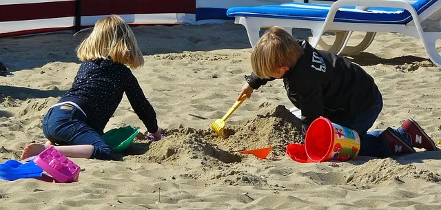 children playing g2ea1b2548 640