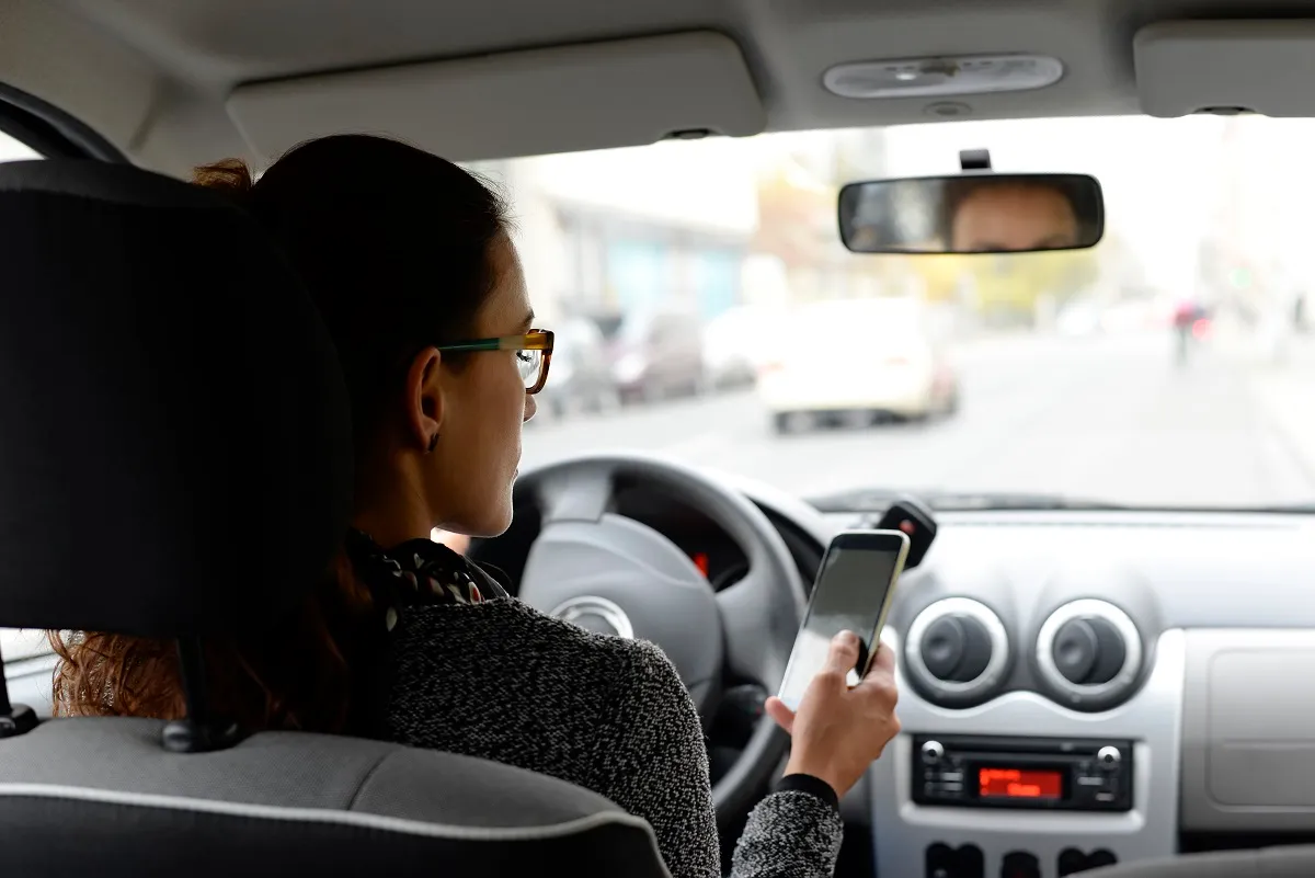 rechtenvrij nederlandse automobilist onderschat eigen gebruik telefoon achter het stuur