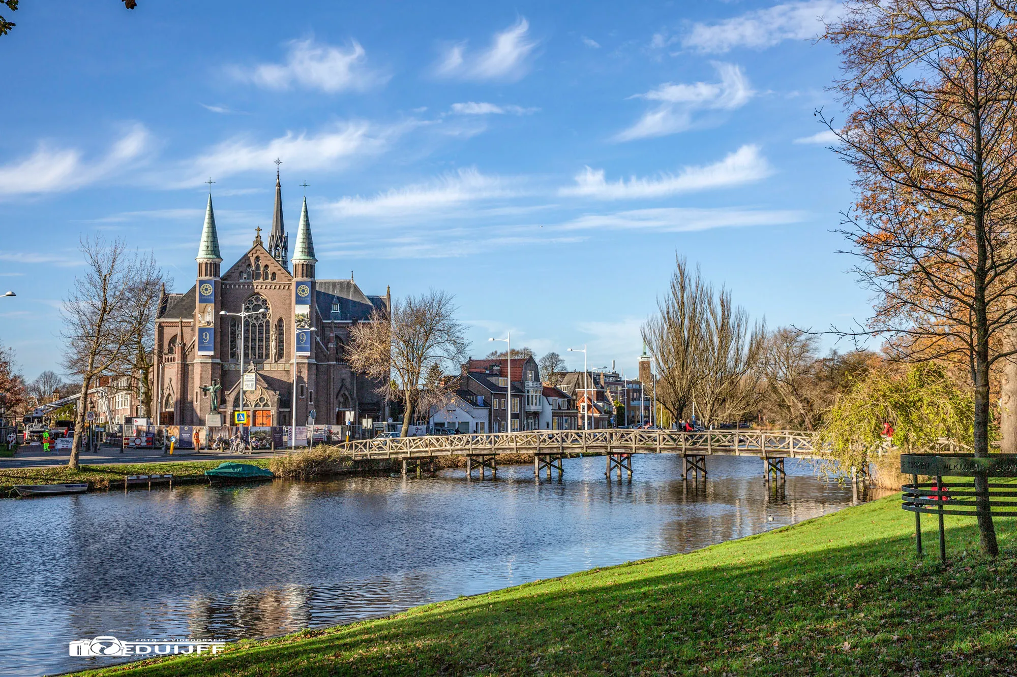 brug en kerk