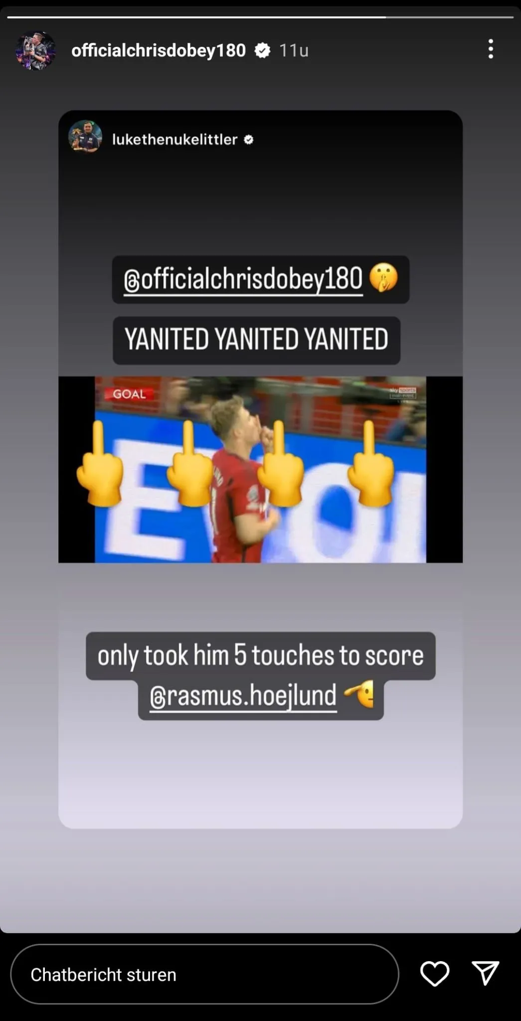 Luke Littler bekam von Chris Dobey vier Stinkefinger-Emojis gezeigt, nachdem er sich über die 2:3-Niederlage von Newcastle United gegen Manchester United über "Hollywood" lustig gemacht hatte.