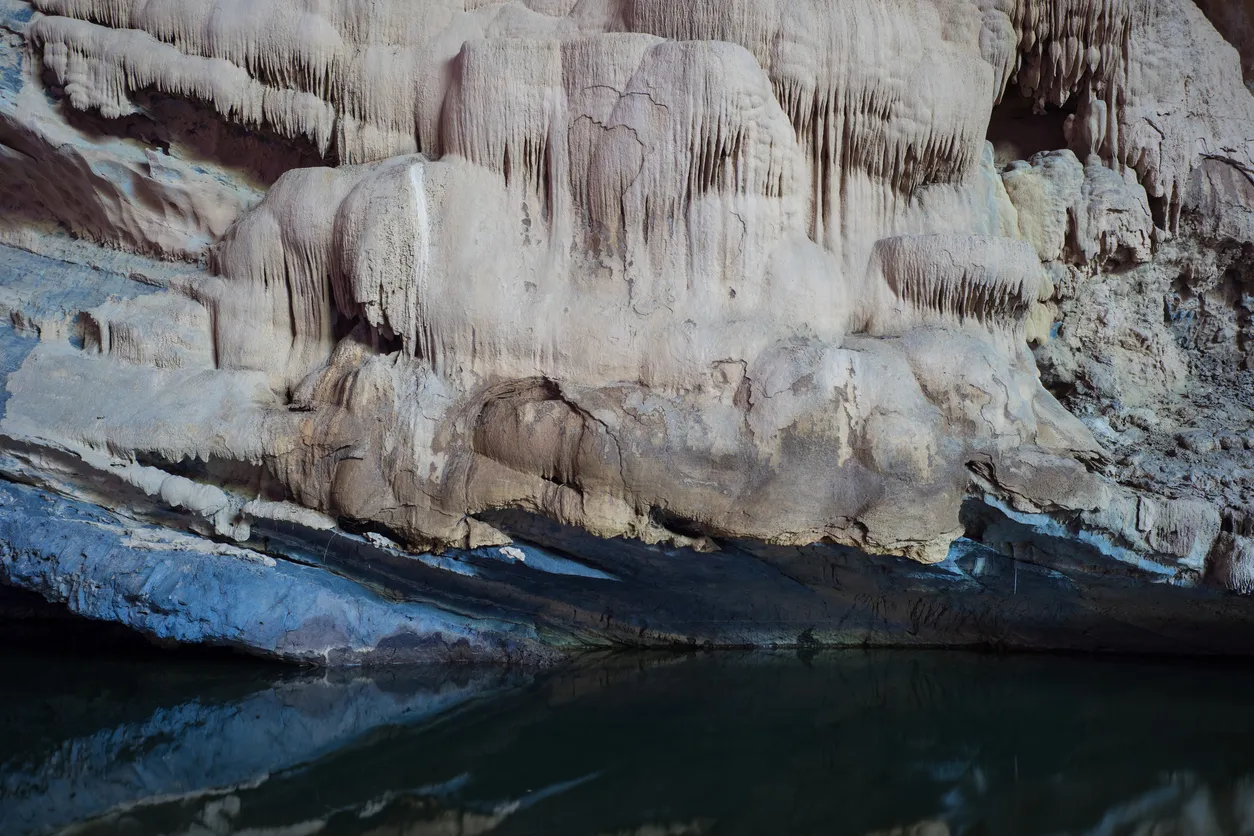 grootste grot vietnam stalagmieten femfem
