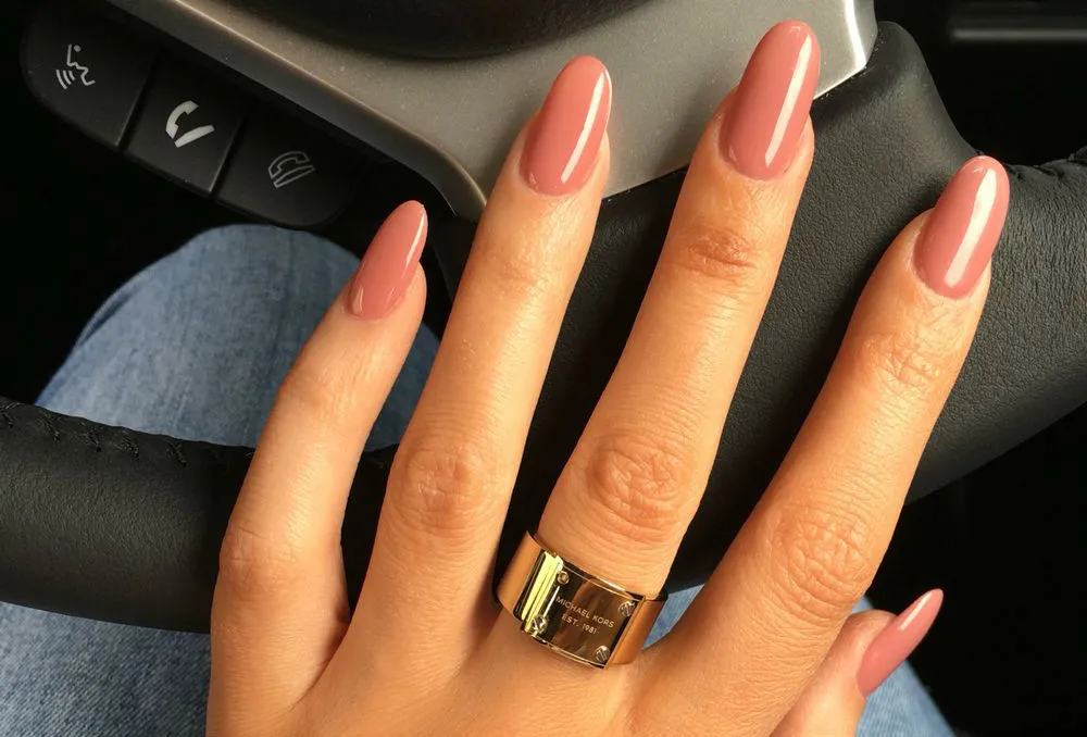 nails pink femfem