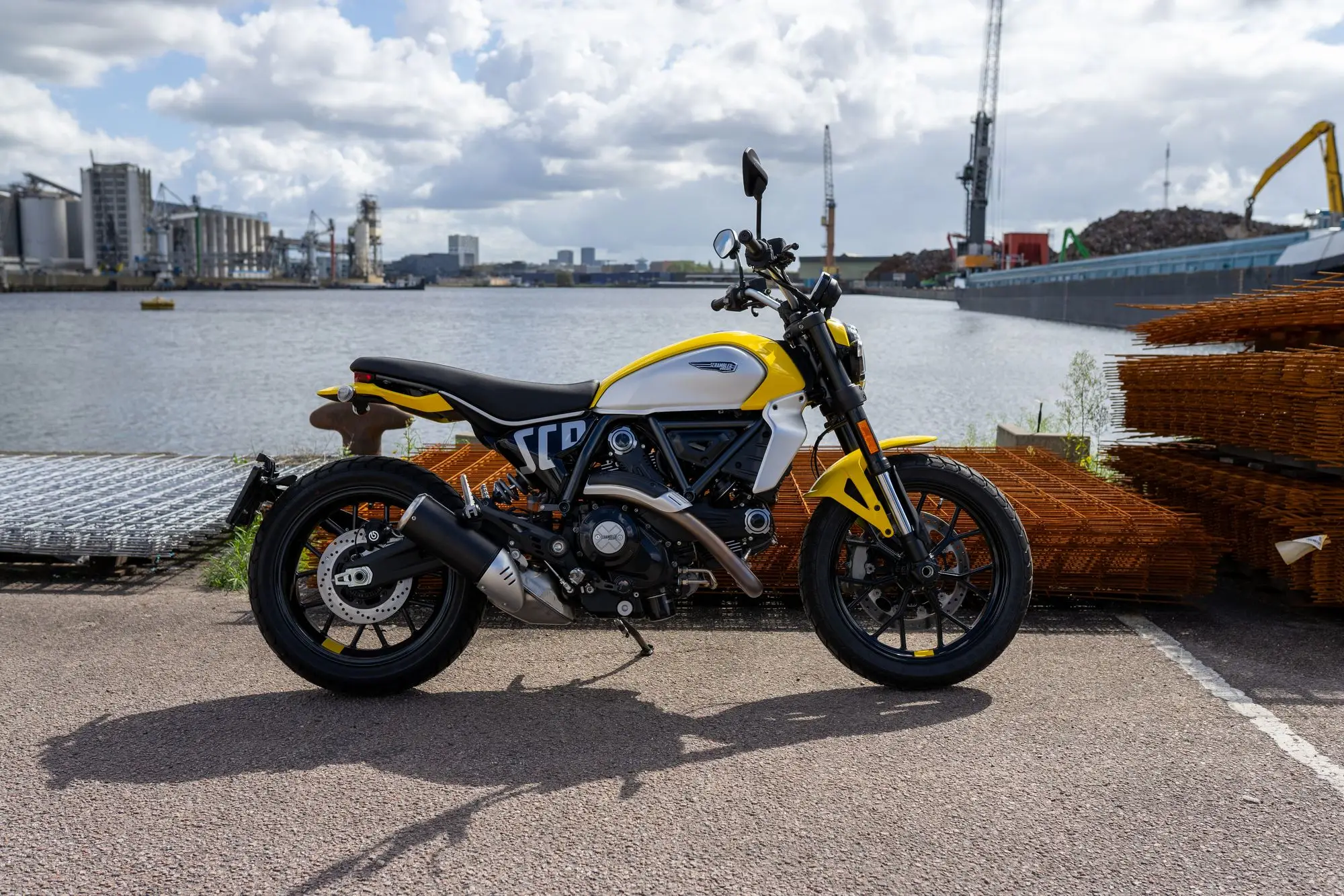 Scrambler Type Met de Ducati Scrambler is een heerlijke drieling aan funbikes geboren