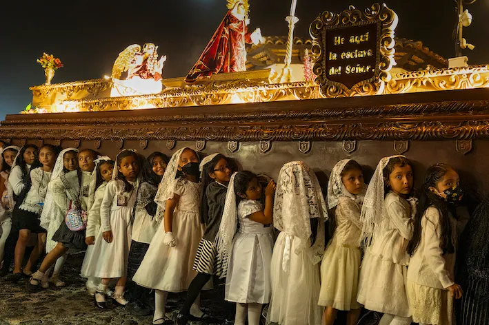 france leclerc girls procession