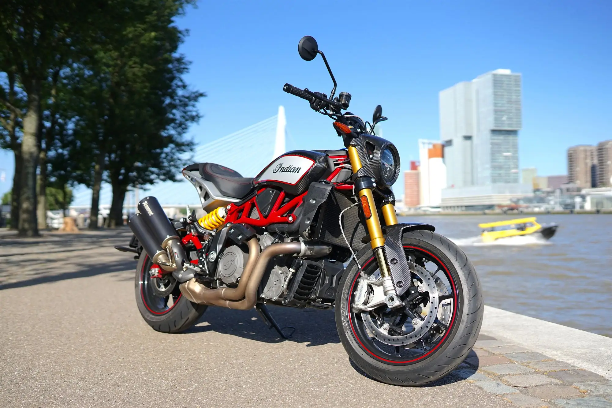 Indian FTR R Carbon is een van de coolste motoren die je kunt kopen
