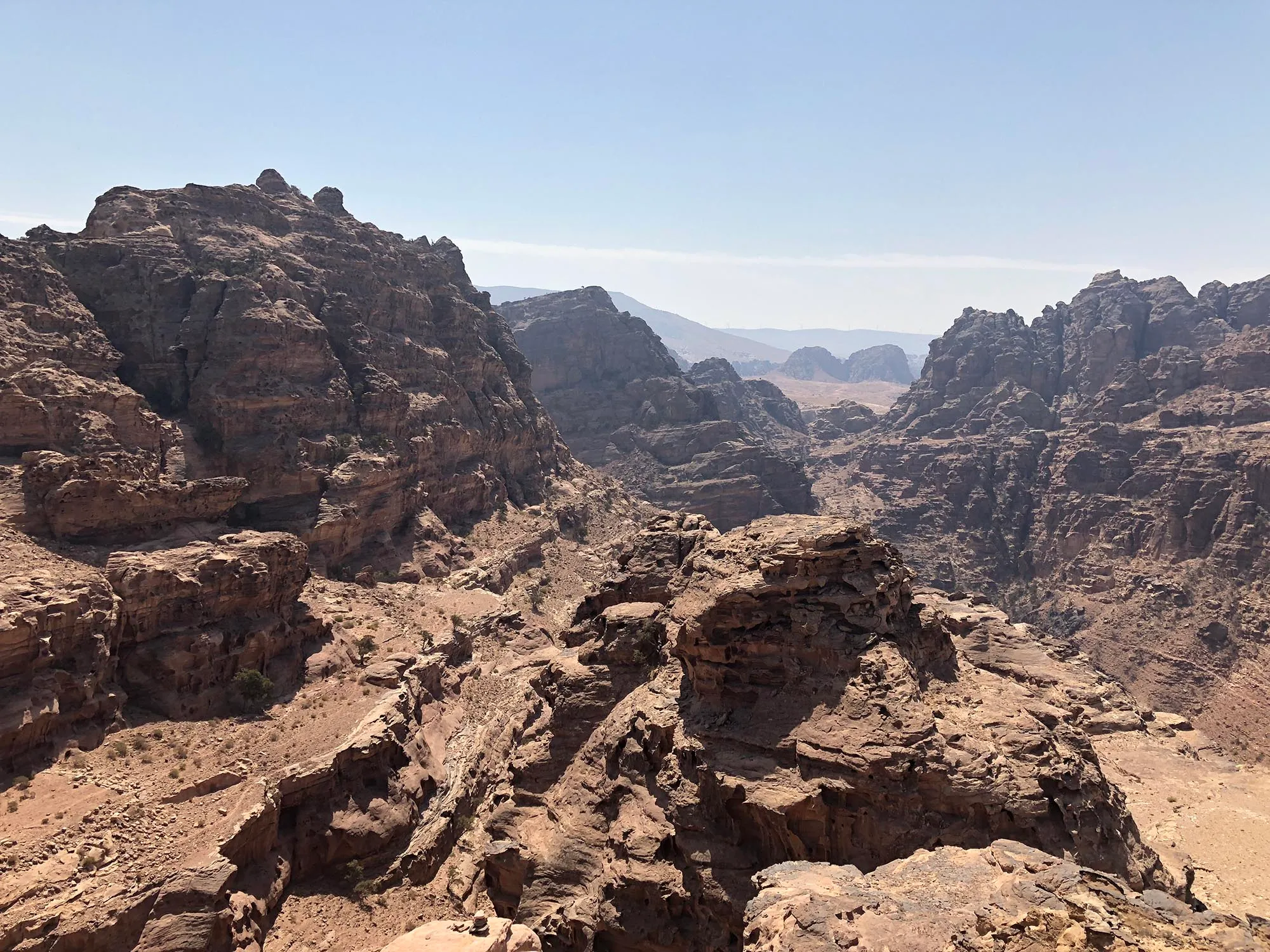 jordanie petra uitzicht nabij het klooster