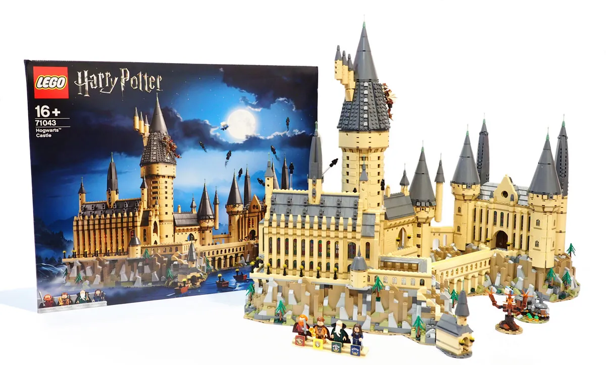lego hogwarts castle 71043 review smaller