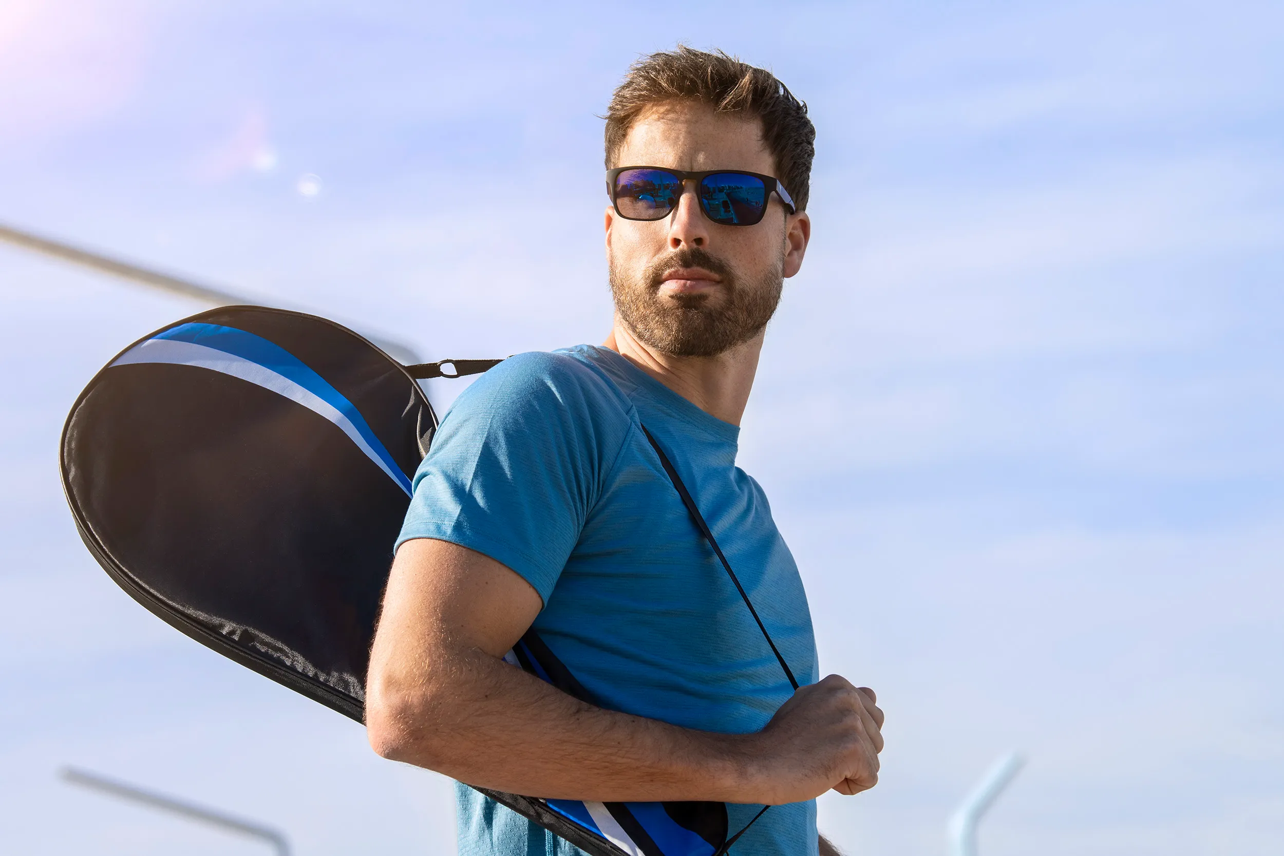 Urbanium Eyewear model New York - klassieke zonnebril in zwart - polariserend met onopvallend leesvenster in het onderste gedeelte van de glazen in verschillende diktes, zwart, 2.50