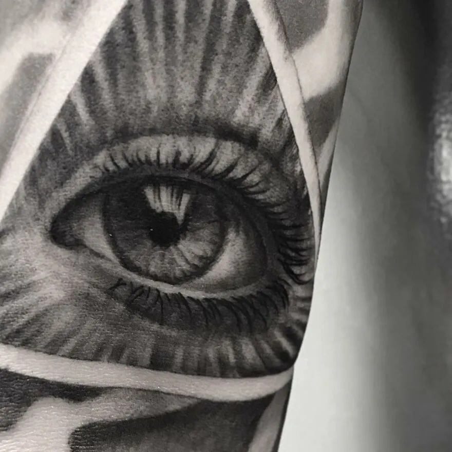 the tattoo artist makes hyper realistic tattoos that look more like they were printed on the skin 600150827a70c 880