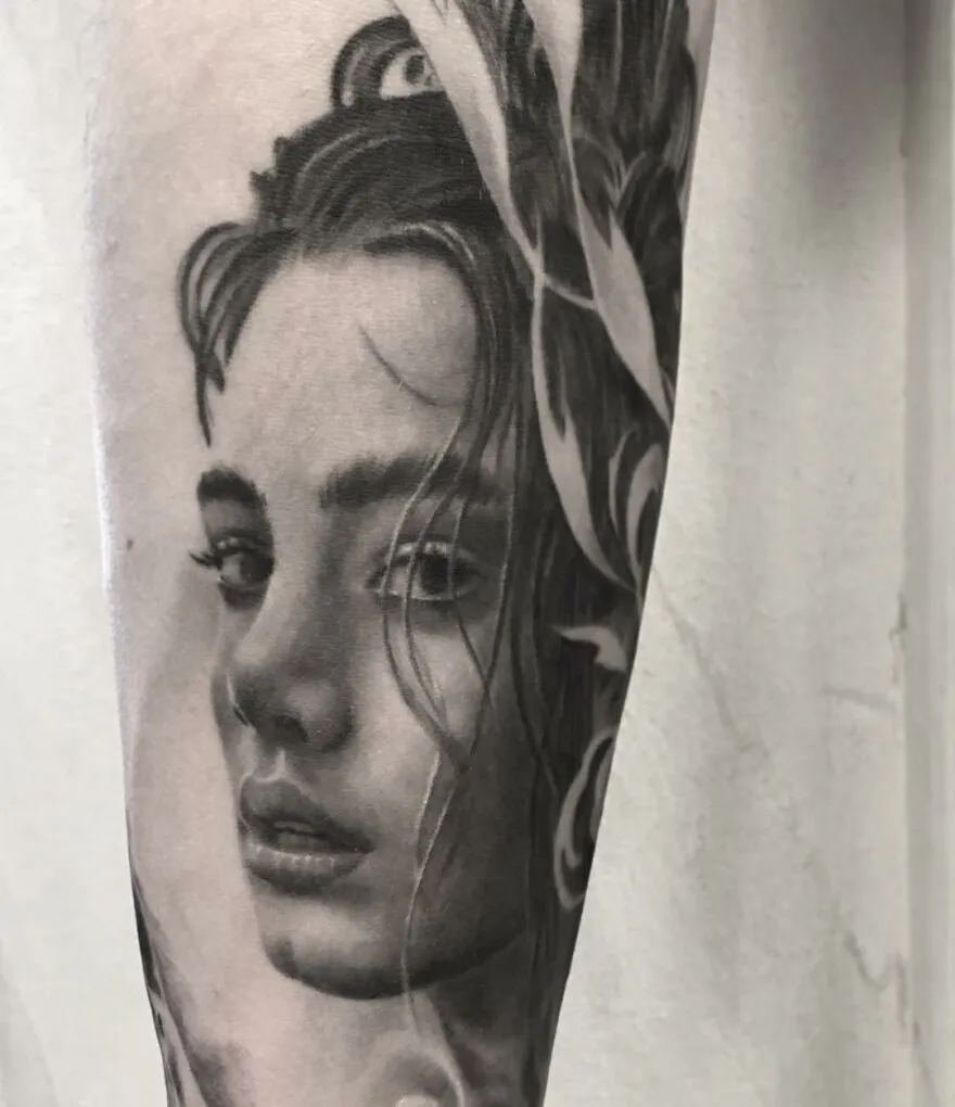 the tattoo artist makes hyper realistic tattoos that look more like they were printed on the skin 600150a4e439a 880