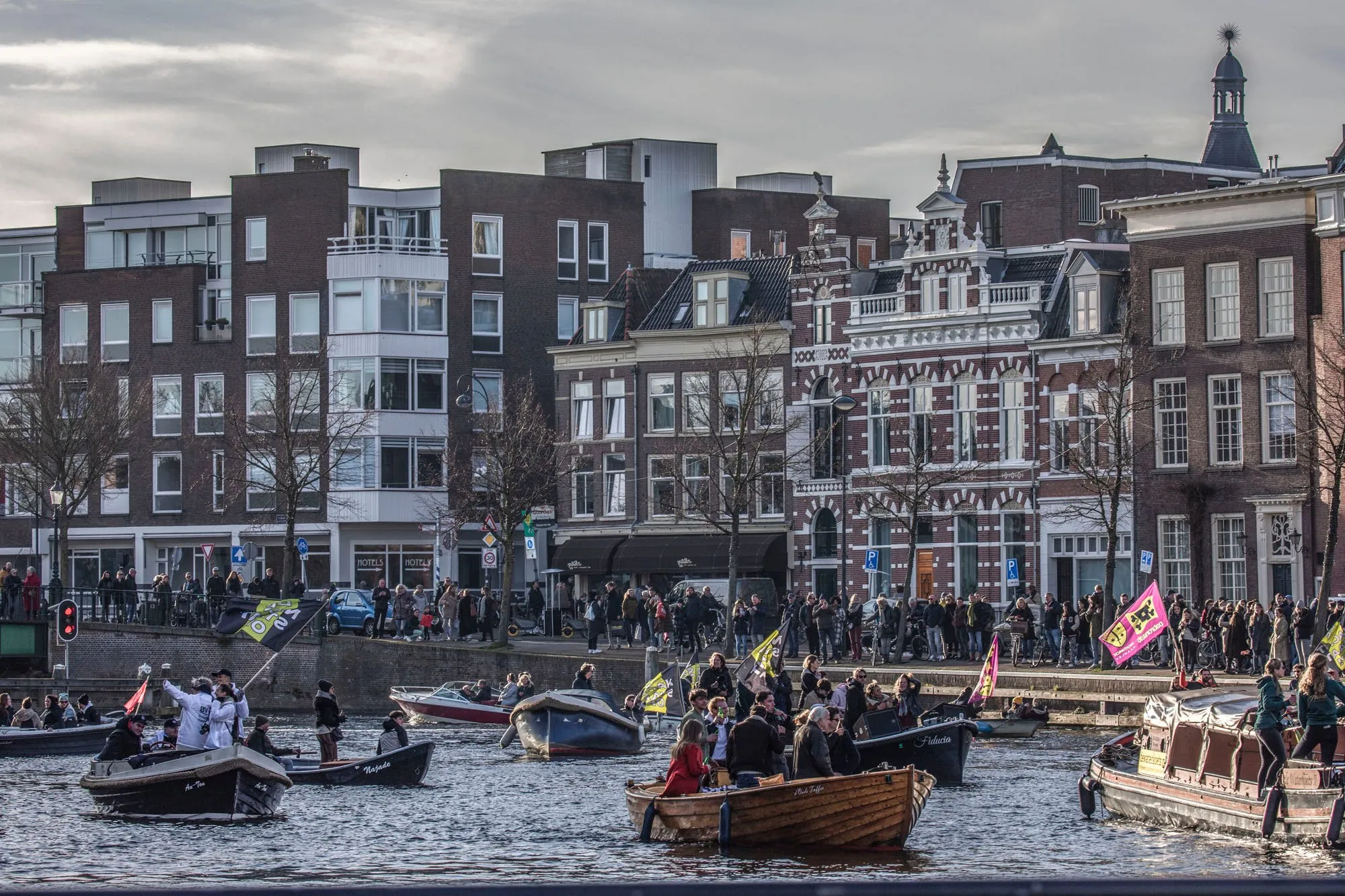 veel boten en publiek