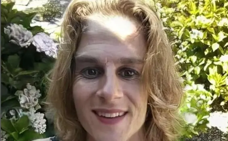Rappers Sjors gaat verder als vrouw, deelt foto's van transitie