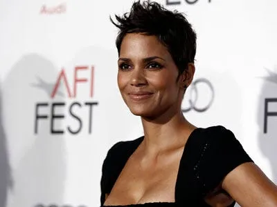 oscar winner halle berry once stayed in a homeless shelter in her early twenties