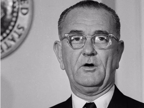 president lyndon johnson proclaims a day of mourning for deceased president john f kennedy shortly after being sworn in 584x438