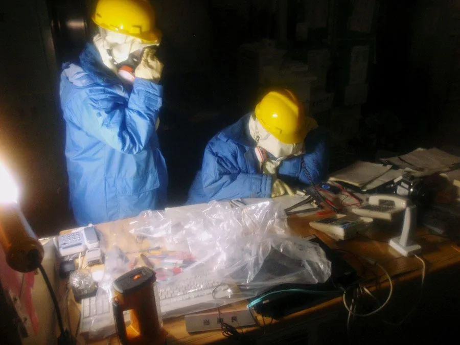 the fukushima 50 were the first group of workers who remained on site when the plant was burning on march 15