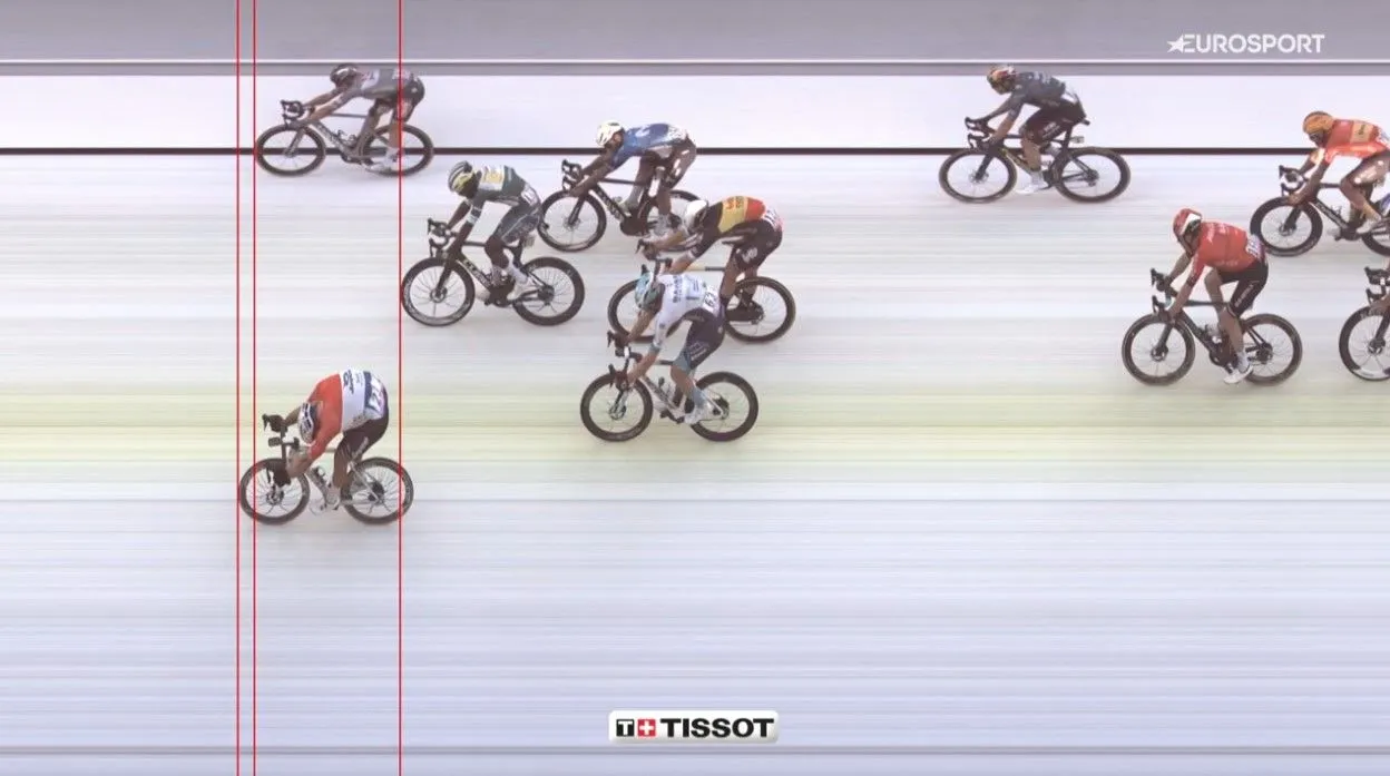 De sprint van etappe 6 was ongelooflijk close tussen Groenewegen en Philipsen